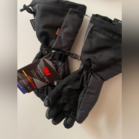 Gloves - Picture 2 of 3